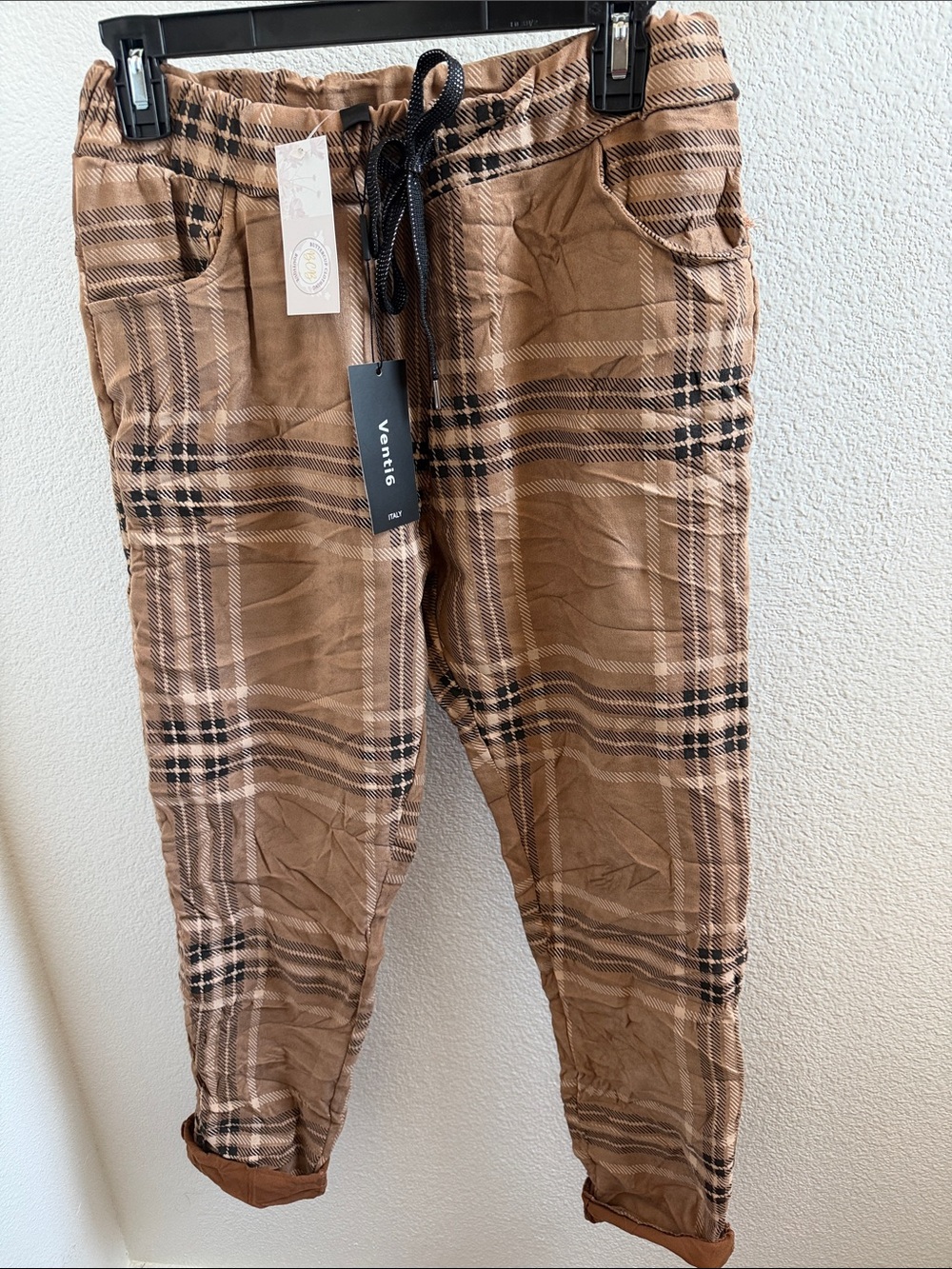NWT Venti6 T& Black Plaid Crinkle Jogger.